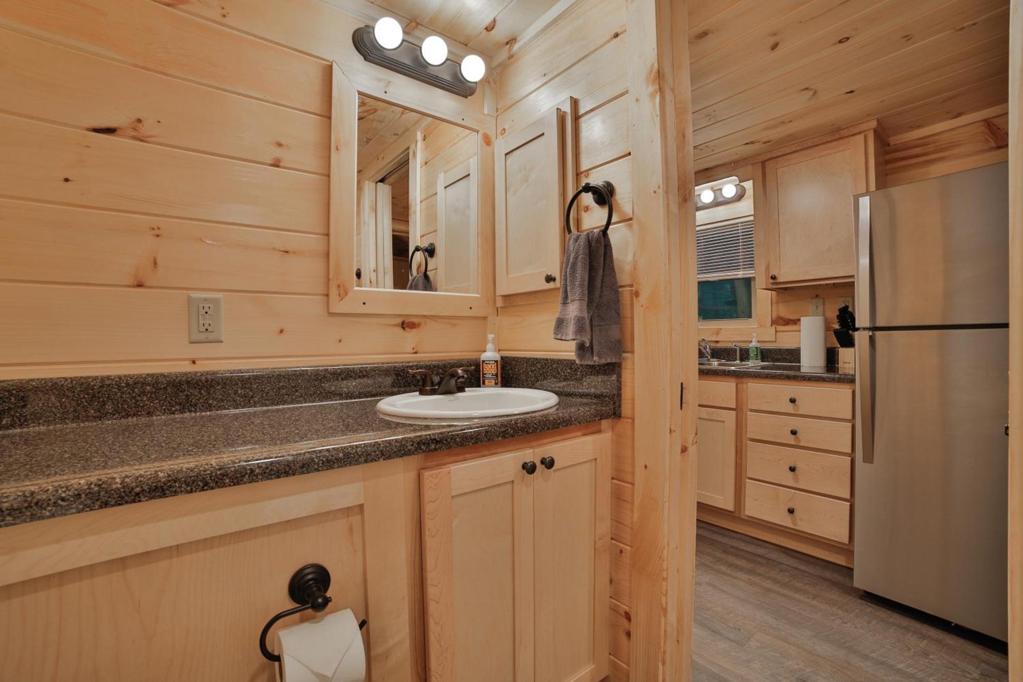 Tiny Cabin Village Private Hot Tub Lynda Cabin ชัททานูกา ภายนอก รูปภาพ
