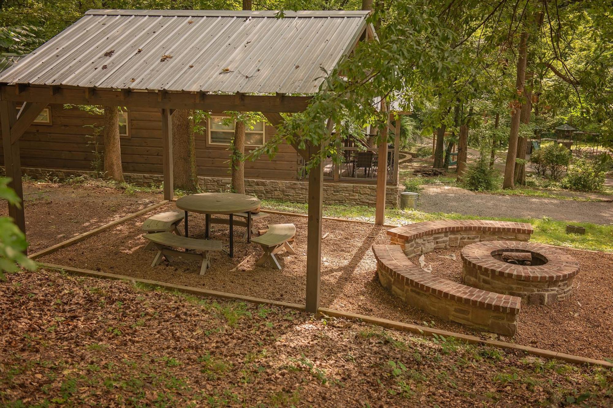 Tiny Cabin Village Private Hot Tub Lynda Cabin ชัททานูกา ภายนอก รูปภาพ