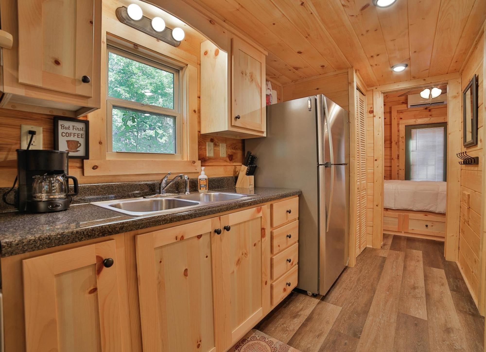 Tiny Cabin Village Private Hot Tub Lynda Cabin ชัททานูกา ภายนอก รูปภาพ